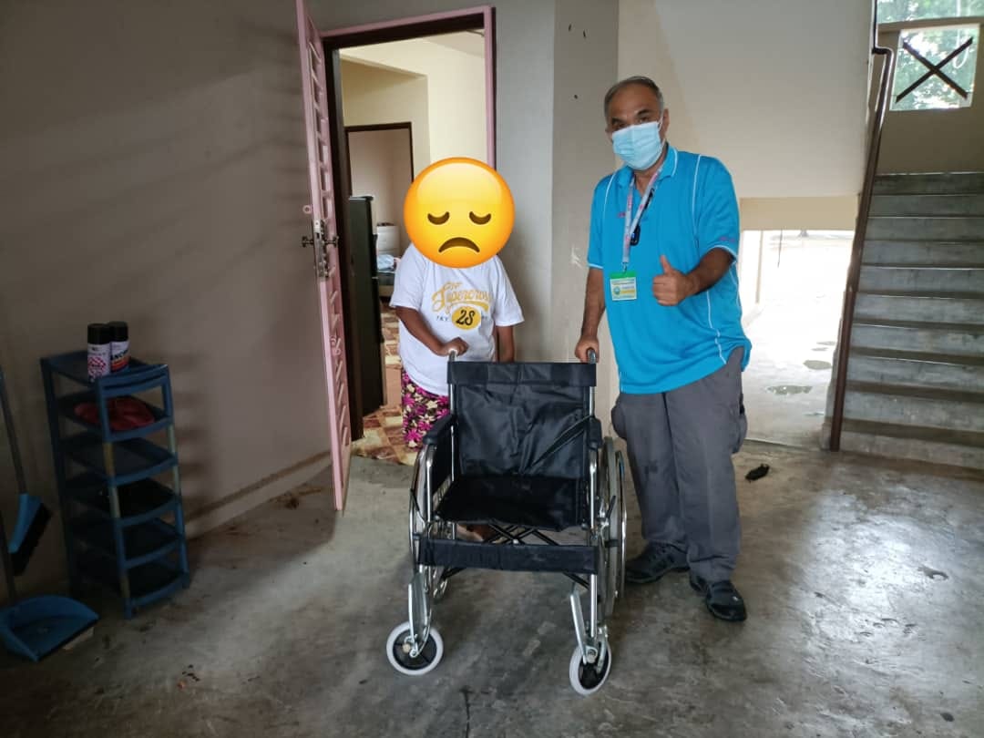 Donate Wheelchair to the Needy YAYASAN KEBAJIKAN SURIA KAWASAN PERMAS