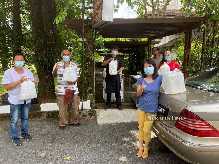 Ponderosa and Yayasan Kebajikan Suria distribute 300 food packs daily