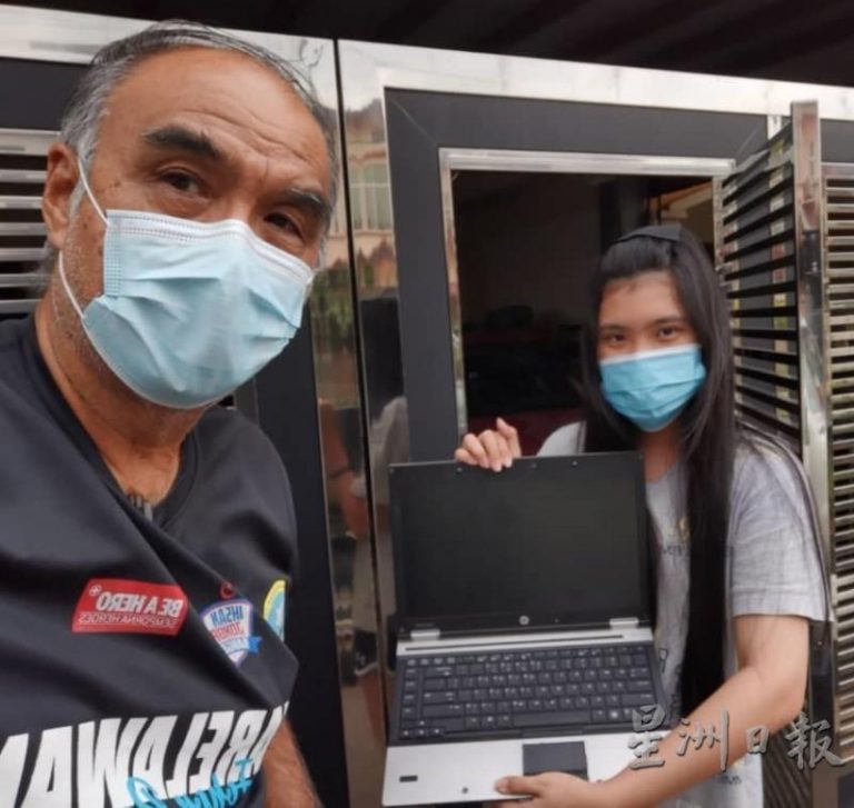 Yayasan Suria JB (YSJB) donated hearing aids to a hearingimpaired